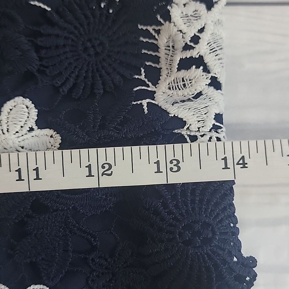 Banana Republic crocheted lace sheath dress - navy & white Women's Size 2 - Picture 12 of 13